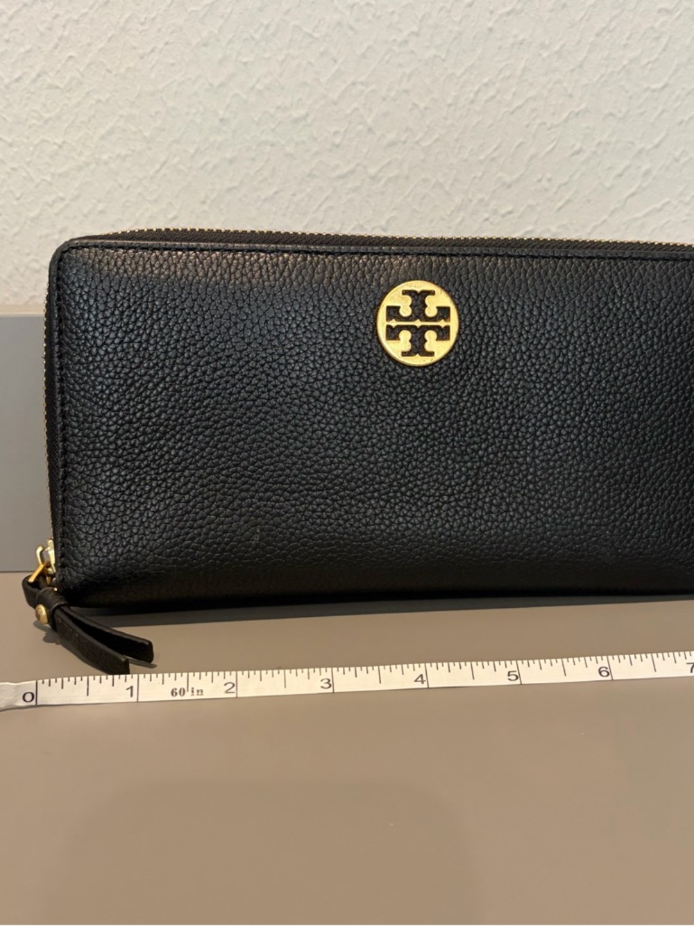 Tory Burch Zip Around Wallet Black Pebbled Leather w/ Gold Zipper & Accents EUC - Picture 14 of 16